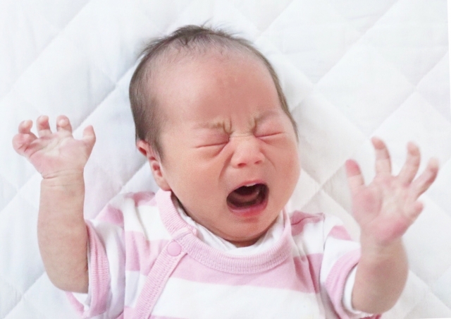 眠そうな赤ちゃん