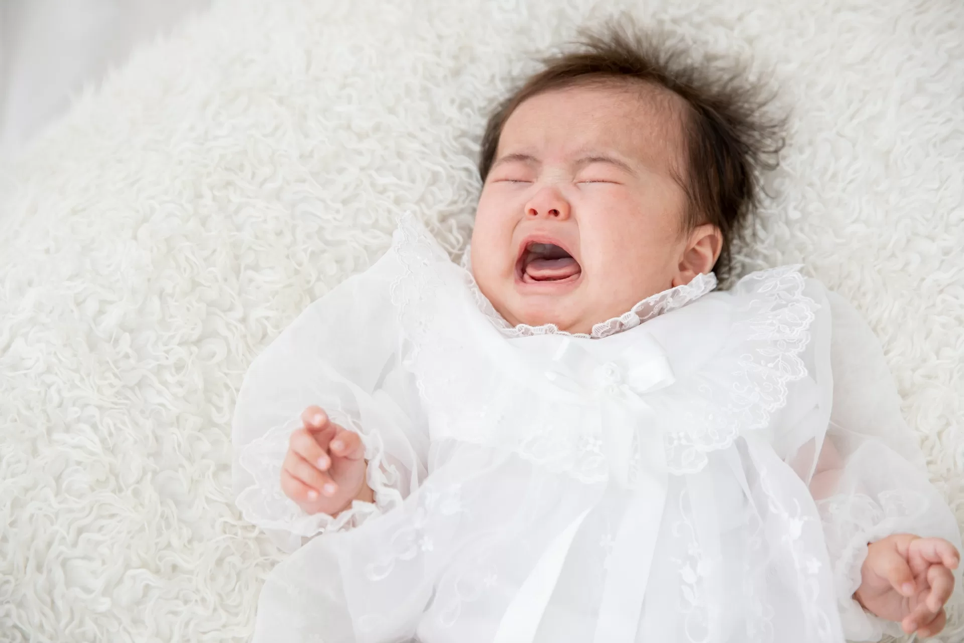 眠そうな赤ちゃん